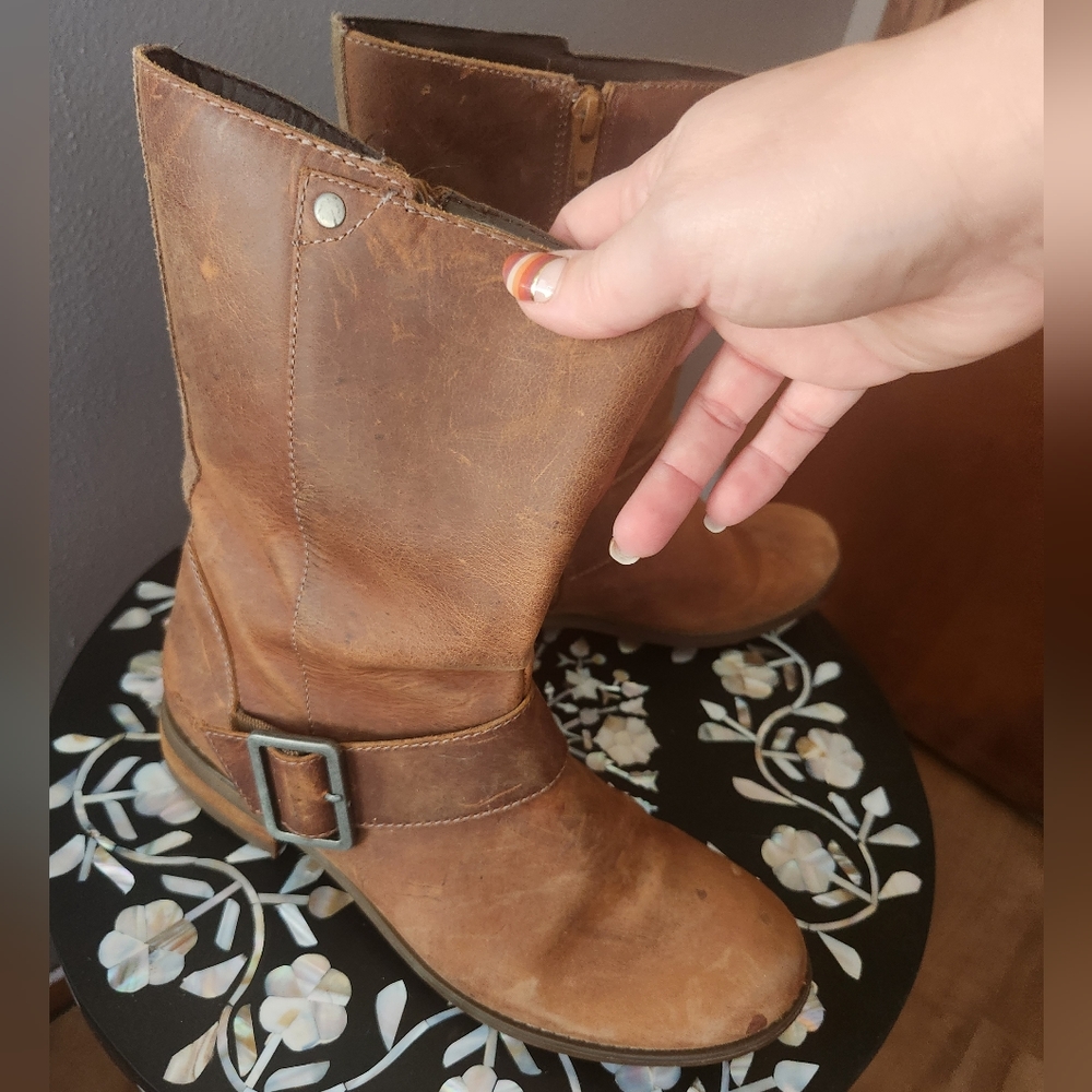 Caterpillar brown leather boots size 9